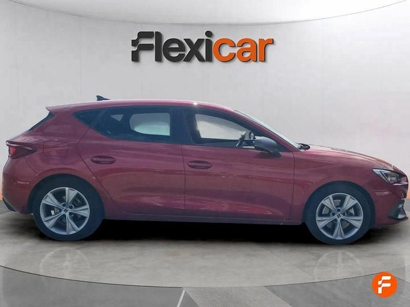 Usado Seat Leon FR 150 CV (110 kW) 2021 Rojo Berlina