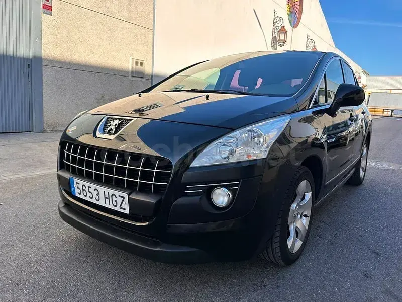 Usado Peugeot 3008 Access 120 CV (88 kW) 2013 Negro Familiar