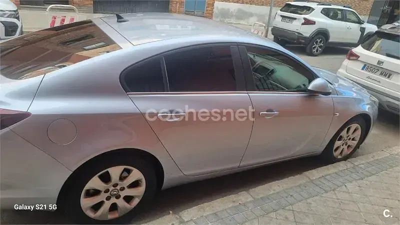 Usado Opel Insignia Selective 120 CV (88 kW) 2015 Gris / plata Berlina