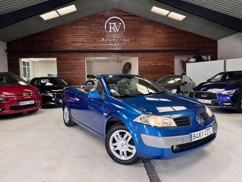 Usado Renault Mégane Cabriolet Dynamique 120 CV (88 kW) 2004 Azul Descapotable