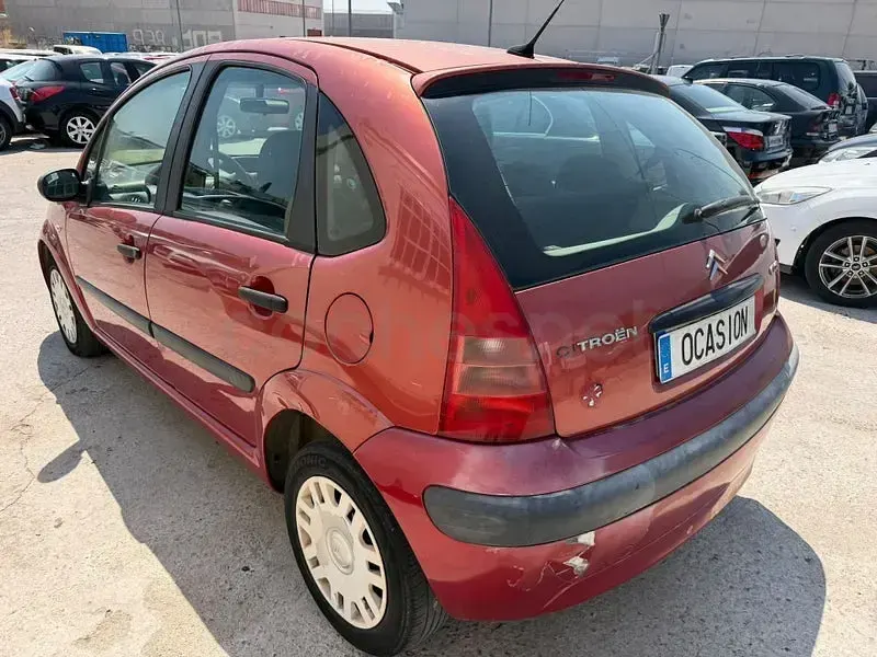 Usado Citroën C3 70 CV (51 kW) 2004 Rojo Berlina