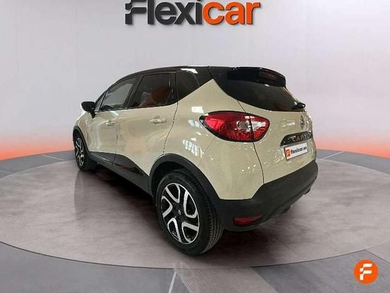 Usado Renault Captur Life 90 CV (66 kW) 2016 Beige SUV