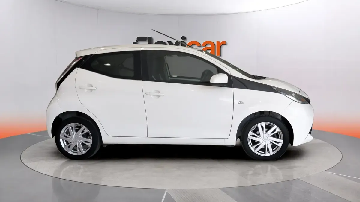 Usado Toyota Aygo X-cite 72 CV (52 kW) 2017 Blanco Utilitario