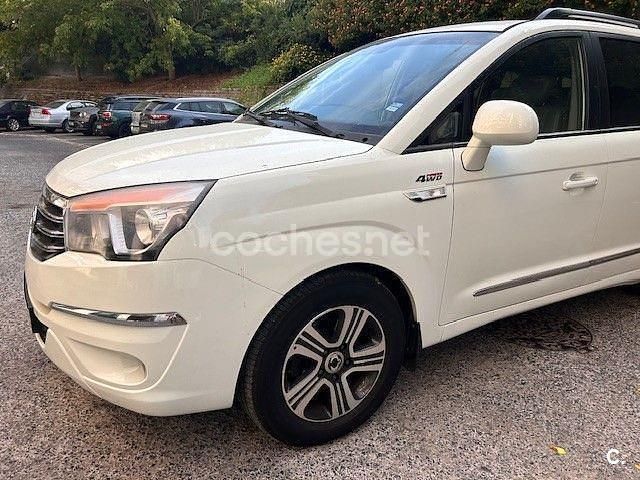 Blanco Usado 2014 Ssangyong (KGM) Rodius Limited Monovolumen | 10.500 € (Buen precio) - Imagen 1/4