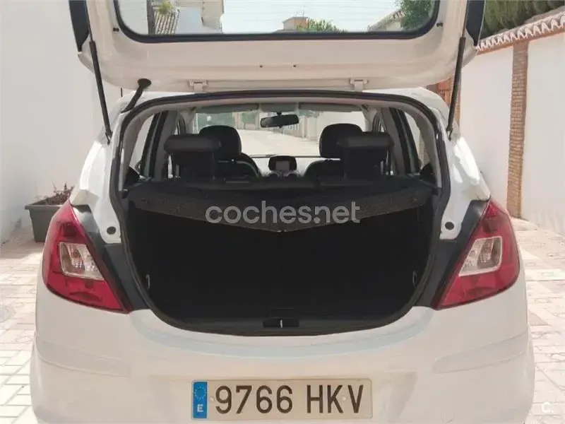 Usado Opel Corsa Selective 95 CV (69 kW) 2012 Blanco Utilitario