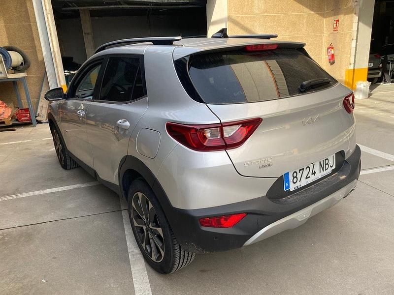 Usado Kia Stonic Style 100 CV (73 kW) 2025 Gris SUV