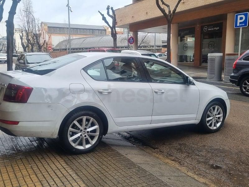 Usado Skoda Octavia Ambition 150 CV (110 kW) 2016 Blanco Utilitario