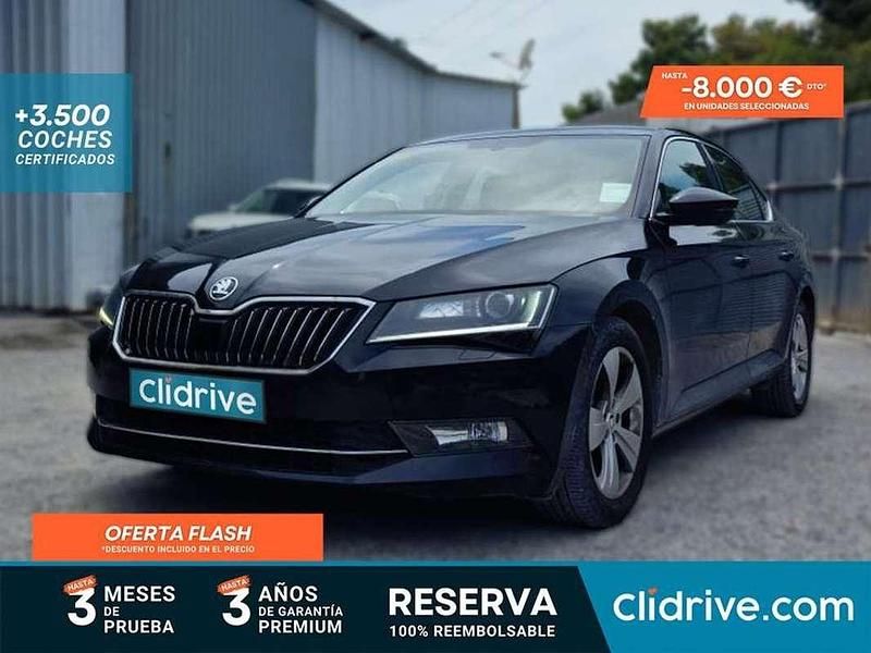 Usado Skoda Superb Style 150 CV (110 kW) 2018 Negro Berlina