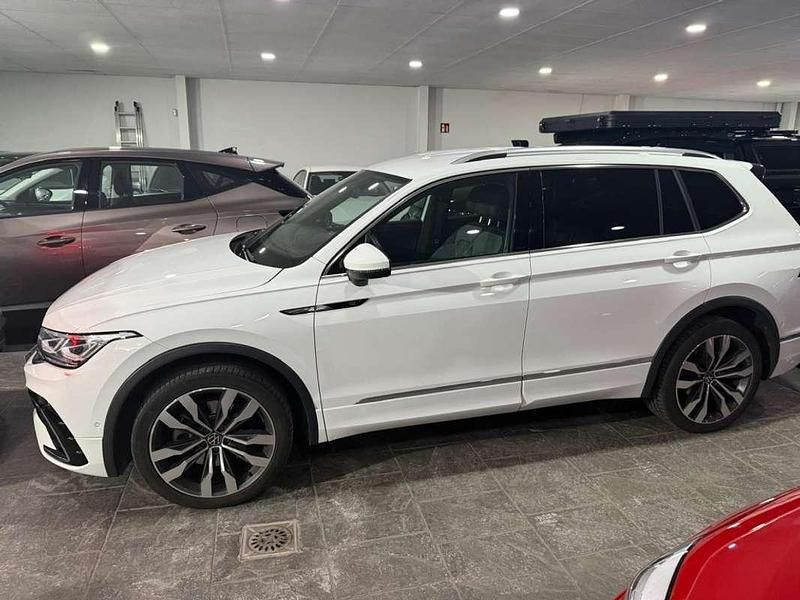 Usado VW Tiguan Allspace R-line 200 CV (147 kW) 2022 Blanco SUV