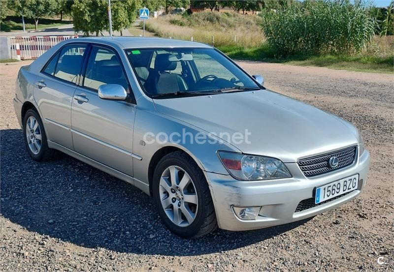 Gris / plata Usado 2002 Lexus IS200 Berlina | 9500 € - Imagen 1/4