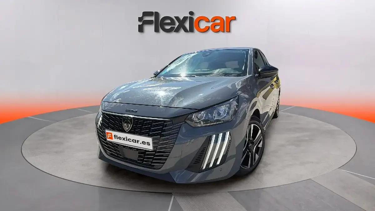 Usado Peugeot 208 Allure 101 CV (74 kW) 2025 Gris Utilitario