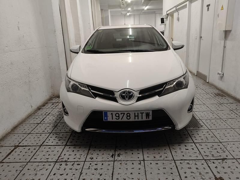 Usado Toyota Auris Live 132 CV (97 kW) 2014 Blanco