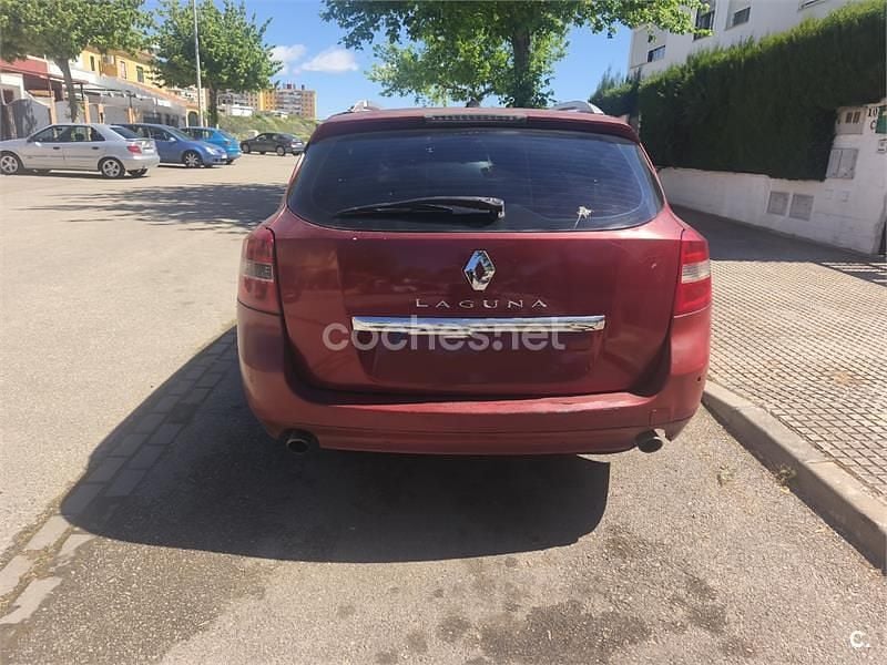 Usado Renault Laguna III Dynamique 130 CV (95 kW) 2011 Granate Familiar