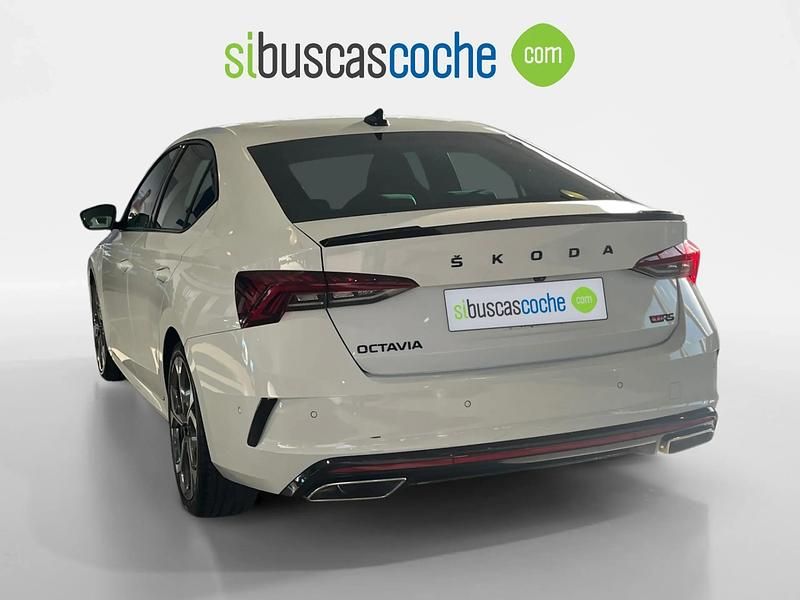 Usado Skoda Octavia RS 245 CV (180 kW) 2021 Gris/plata