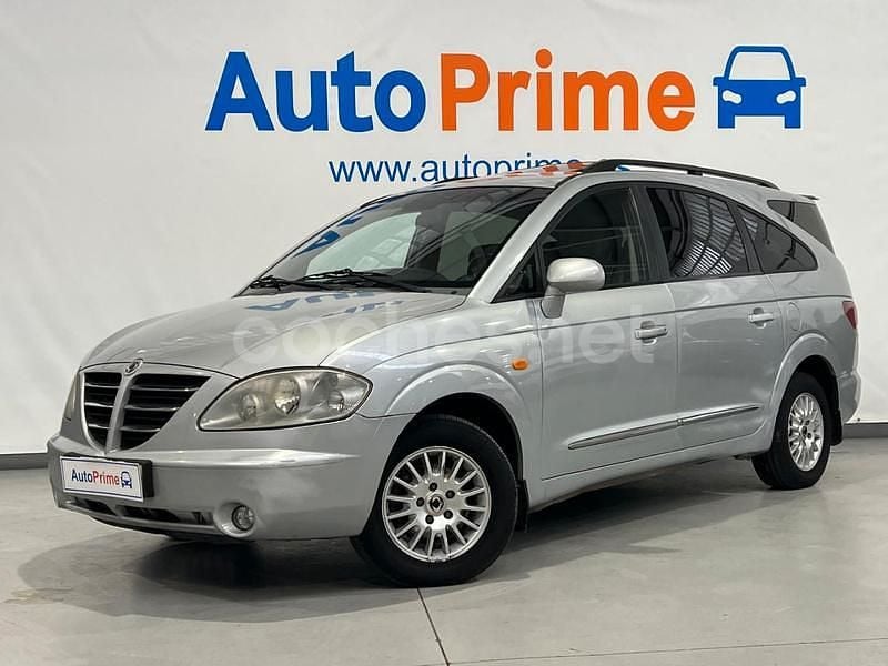 Gris / plata Usado 2006 Ssangyong (KGM) Rodius Monovolumen | 5970 € (Precio justo) - Imagen 1/4