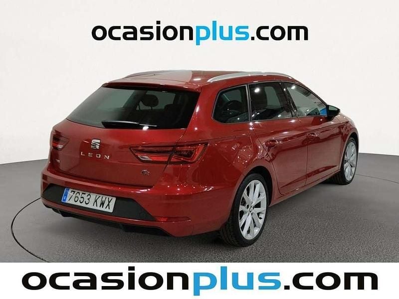 Usado Seat Leon ST FR 131 CV (96 kW) 2019 Rojo Familiar