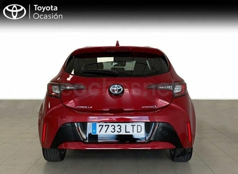 Usado Toyota Corolla Active 122 CV (89 kW) 2021 Rojo Berlina