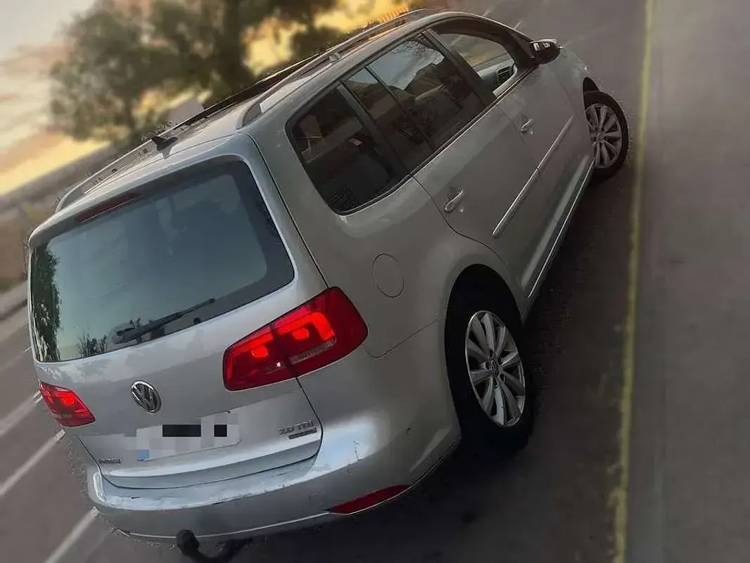 Usado VW Touran Sport 140 CV (102 kW) 2012 Gris Monovolumen