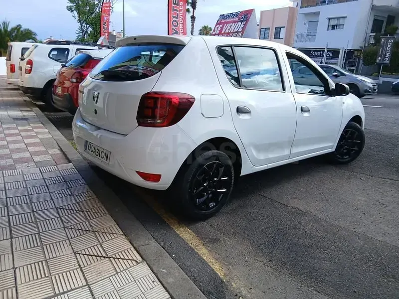 Usado Dacia Sandero Acces 73 CV (53 kW) 2019 Blanco Berlina