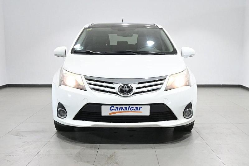 Usado Toyota Avensis Executive 124 CV (91 kW) 2013 Blanco Familiar