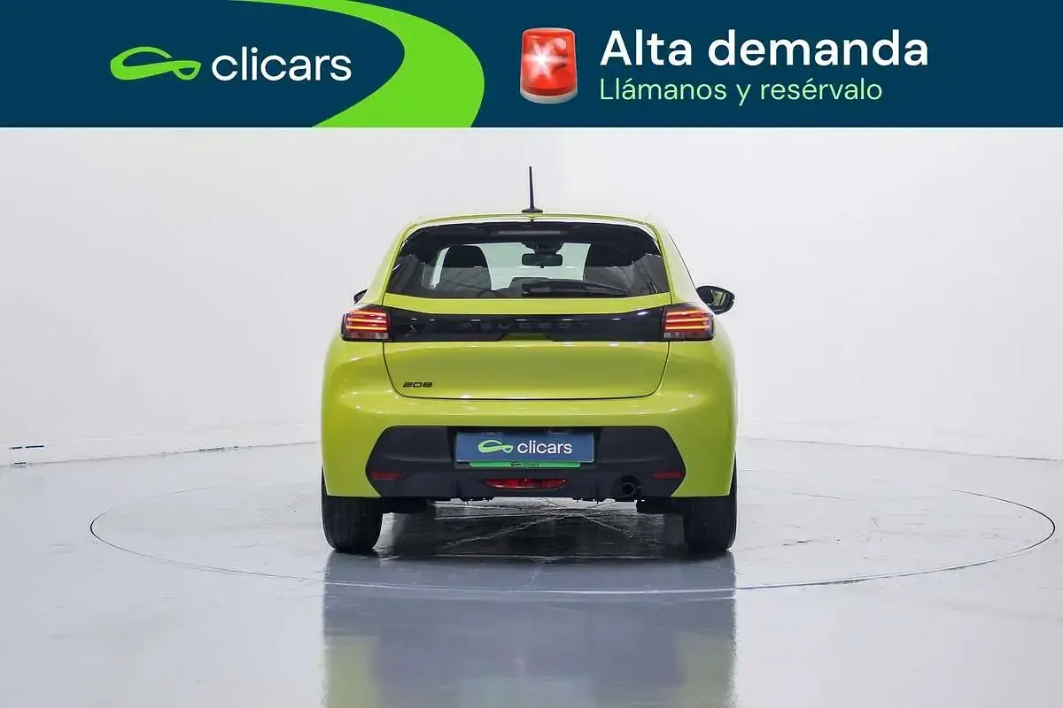 Usado Peugeot 208 Active 102 CV (75 kW) 2024 Amarillo Utilitario