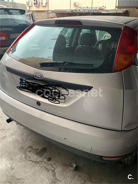 Usado Ford Focus Ambiente 100 CV (73 kW) 2001 Azul Berlina