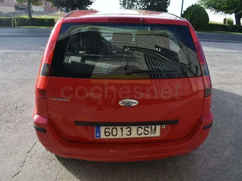 Usado Ford Fusion 100 CV (73 kW) 2003 Rojo Utilitario