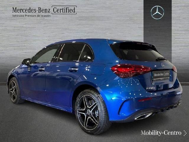 Usado Mercedes A250 218 CV (160 kW) 2024 Azul espectra