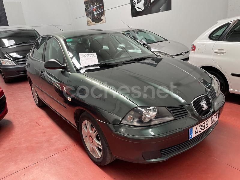 Gris / plata Usado 2004 Seat Cordoba Berlina | 2799 € (Precio justo) - Imagen 1/4