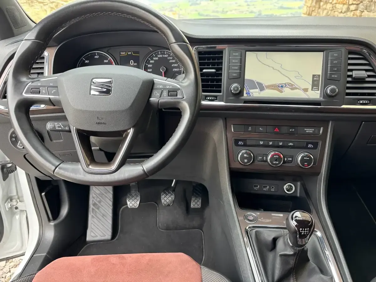 Usado Seat Ateca 4Drive 150 CV (110 kW) 2016 Blanco SUV