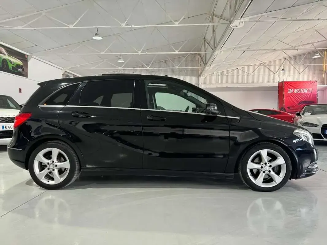 Usado Mercedes B200 136 CV (100 kW) 2014 Negro Utilitario
