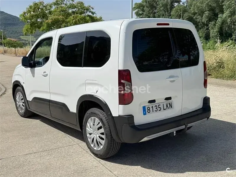 Usado Peugeot Rifter Active 100 CV (73 kW) 2020 Blanco Monovolumen