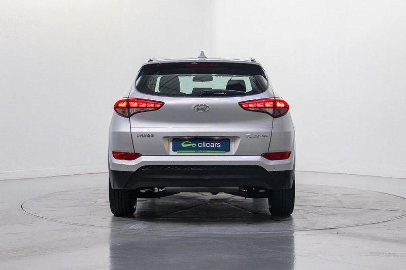 Usado Hyundai Tucson 131 CV (96 kW) 2016 Gris / plata SUV