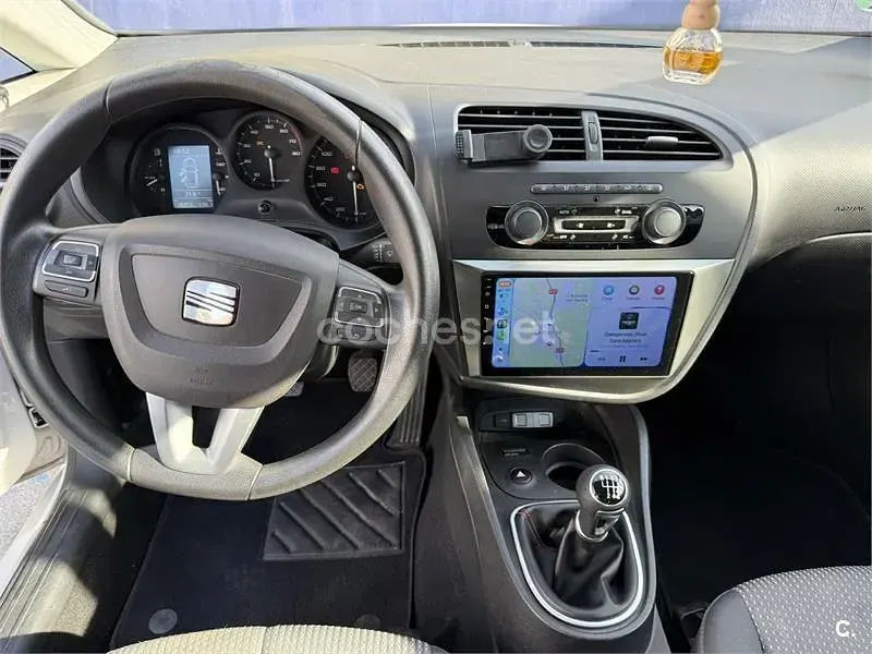Usado Seat Leon Reference 125 CV (91 kW) 2011 Blanco Utilitario