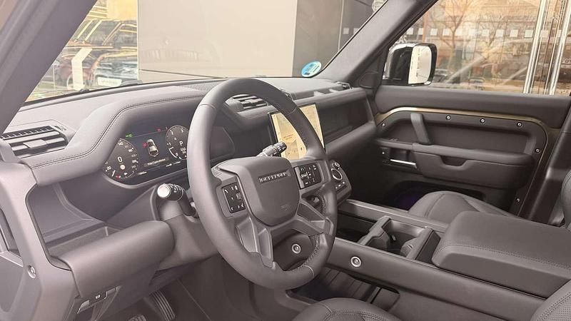 Usado Land Rover Defender SE Dynamic 249 HP (183 kW) 2025 Amarelo SUV