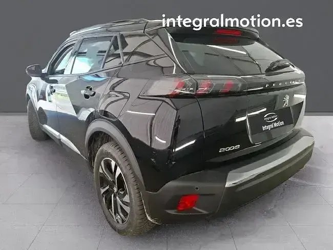 Usado Peugeot 2008 Allure 130 CV (95 kW) 2022 Negro SUV
