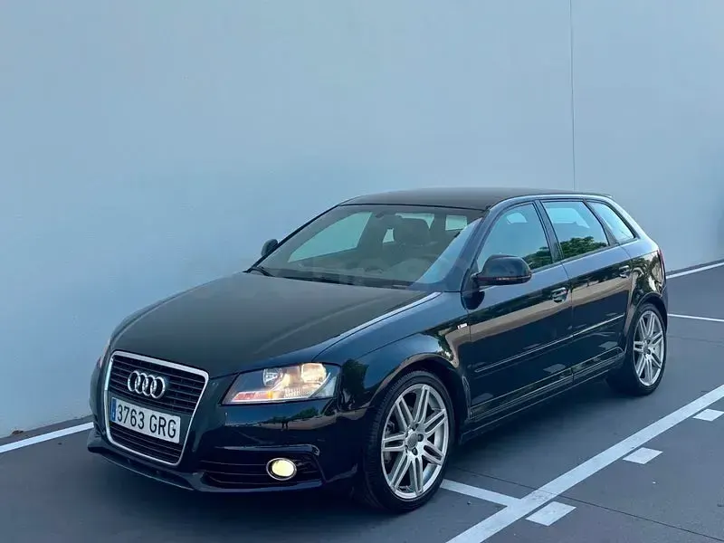 Usado Audi A3 Ambition 105 CV (77 kW) 2010 Negro Utilitario