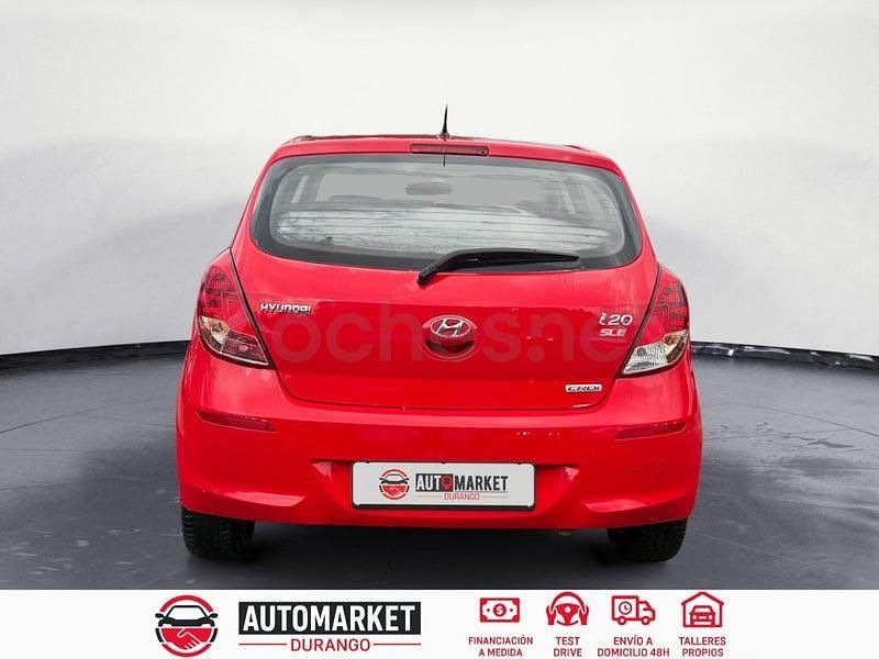 Usado Hyundai i20 90 CV (66 kW) 2013 Rojo Utilitario