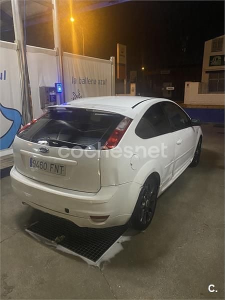 Używany Ford Focus 115 KM (84 kW) 2007 Biały Sedan/Limuzyna