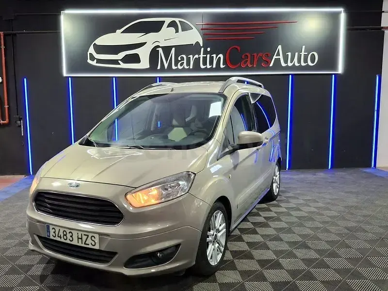 Usado Ford Tourneo Courier Ambiente 95 CV (69 kW) 2014 Beige Monovolumen