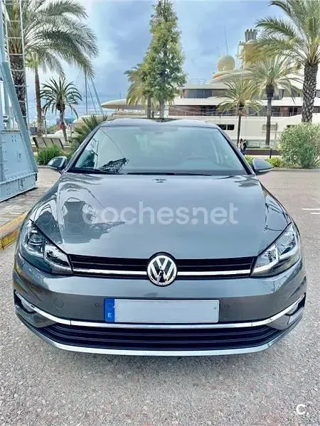 Usado VW Golf VII Advance 125 CV (91 kW) 2018 Gris / plata Berlina