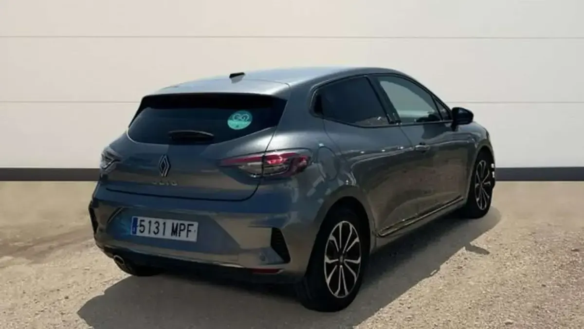 Usado Renault Clio V Techno 90 CV (66 kW) 2024 Gris Berlina