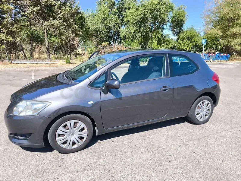 Usado Toyota Auris Luna 90 CV (66 kW) 2007 Gris / plata Utilitario