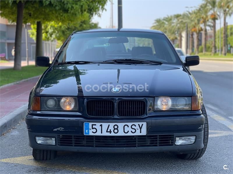Usado BMW 325 Comfort Edition 143 CV (105 kW) 1996 Azul Berlina