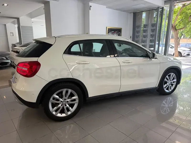 Usado Mercedes GLA220 Urban 170 CV (125 kW) 2014 Blanco SUV