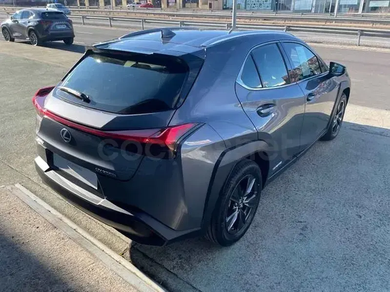 Usado Lexus UX Business Edition 184 CV (135 kW) 2022 Gris / plata SUV
