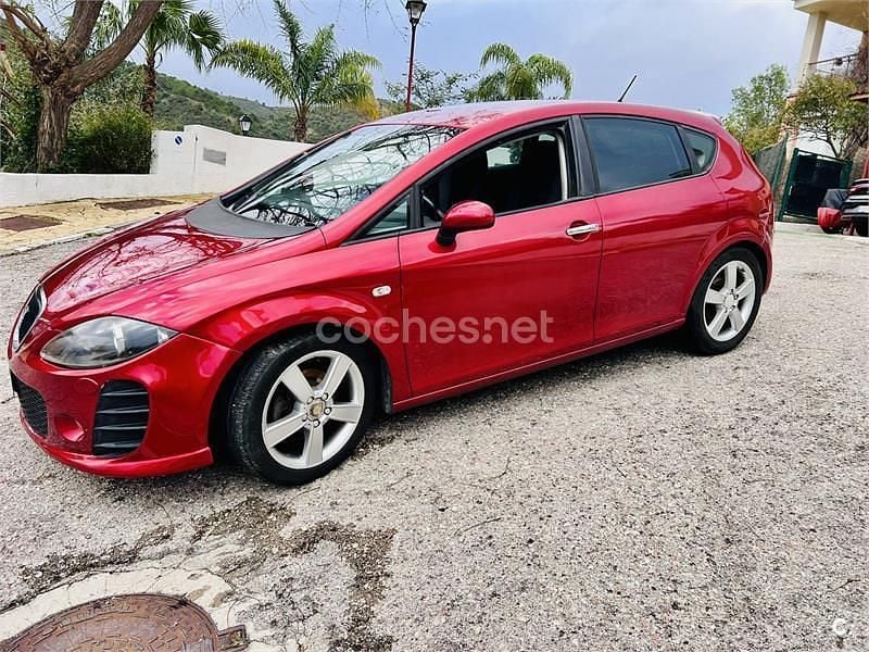 Usado Seat Leon Sport 140 CV (102 kW) 2005 Rojo Utilitario