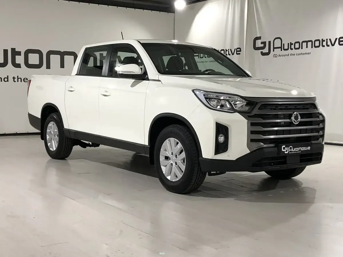 Usado SsangYong Musso 202 CV (148 kW) 2023 Blanco Pickup/Camioneta