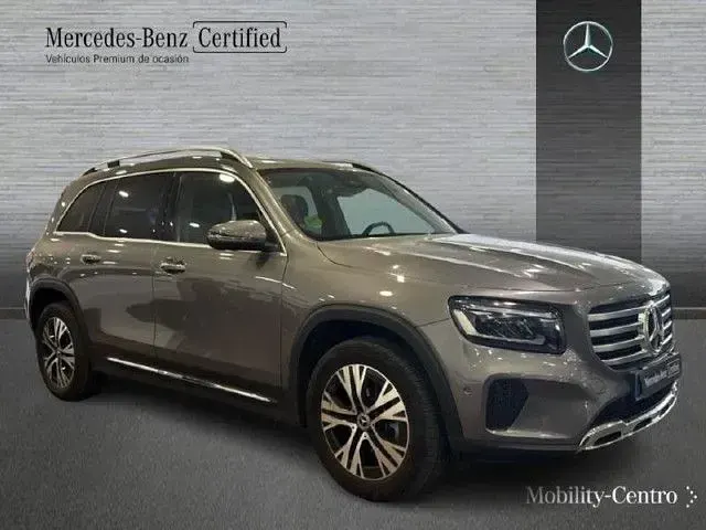 Usado Mercedes GLB220 190 CV (139 kW) 2026 Gris montaña SUV