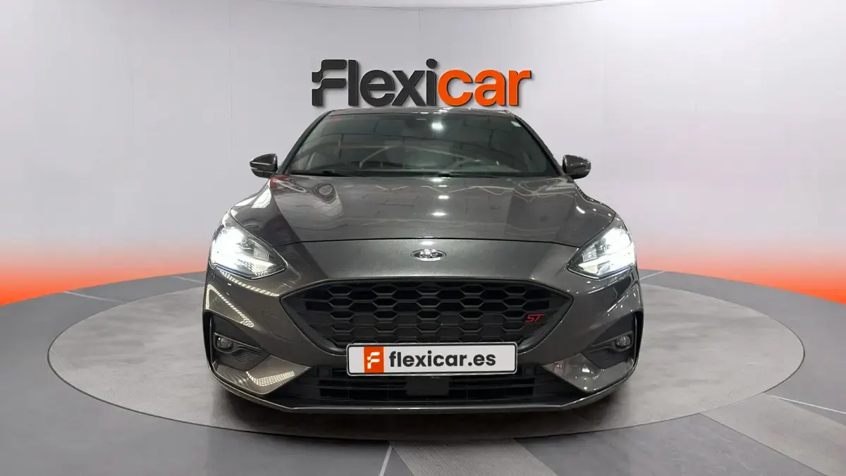 Używany Ford Focus ST-Line 184 KM (135 kW) 2018 Szary Sedan/Limuzyna